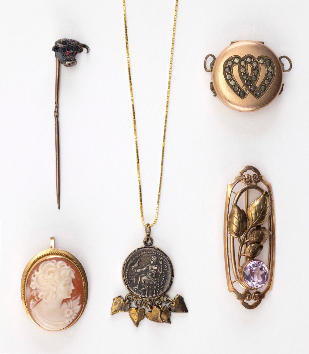 The Timeless Allure of Vintage-Inspired Jewelry and Luxury Accessories
